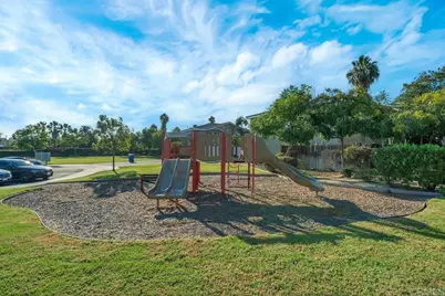 467 Calle Elagante, Vista, CA 92083 - Photo 11
