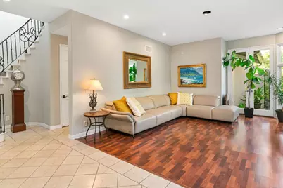9606 Claiborne Square, La Jolla, CA 92037 - Photo 7