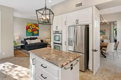 9606 Claiborne Square, La Jolla, CA 92037 - Photo 17