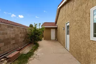 2905 Indian Canyon Ct, Highland, CA 92346 - Photo 19