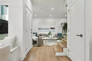 978 Sapphire St, San Diego, CA 92109 - Photo 3