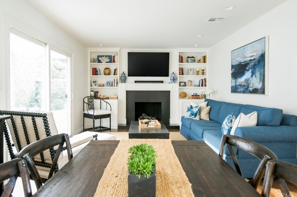 277 Rochester St, Costa Mesa CA  92627-3140 exterior
