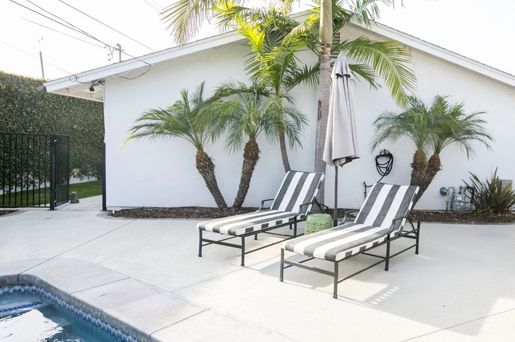 277 Rochester St, Costa Mesa CA  92627-3140 exterior