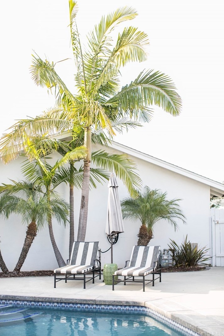 277 Rochester St, Costa Mesa CA  92627-3140 exterior