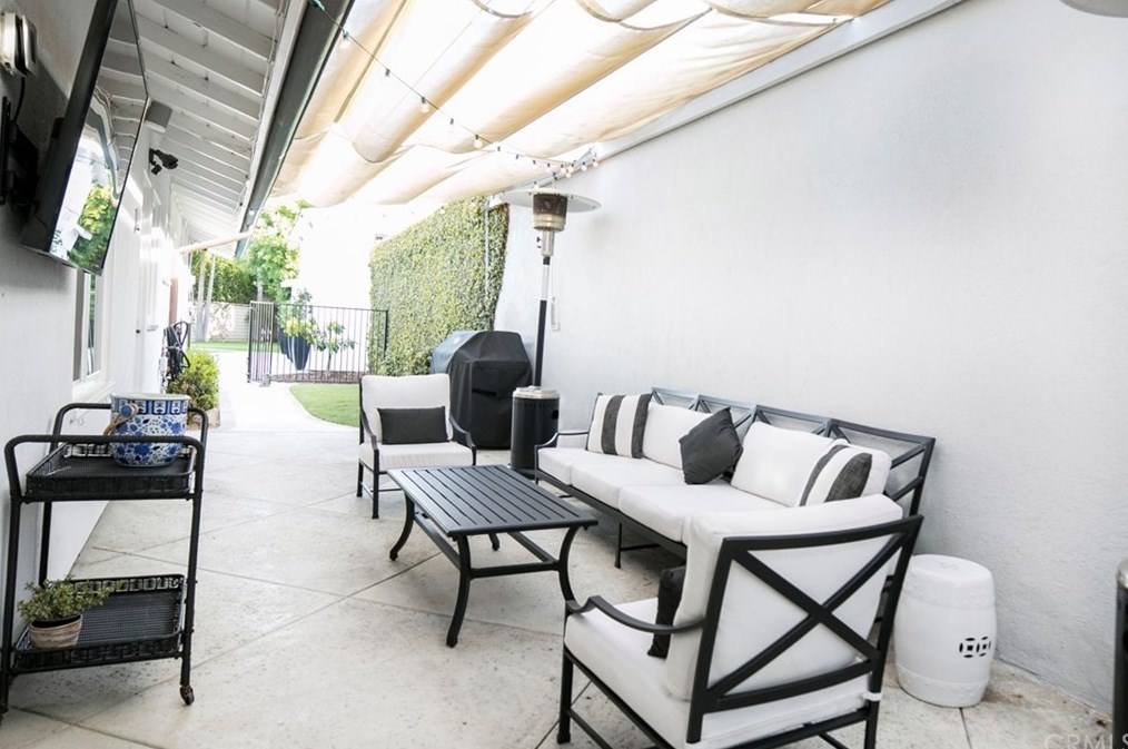 277 Rochester St, Costa Mesa CA  92627-3140 exterior