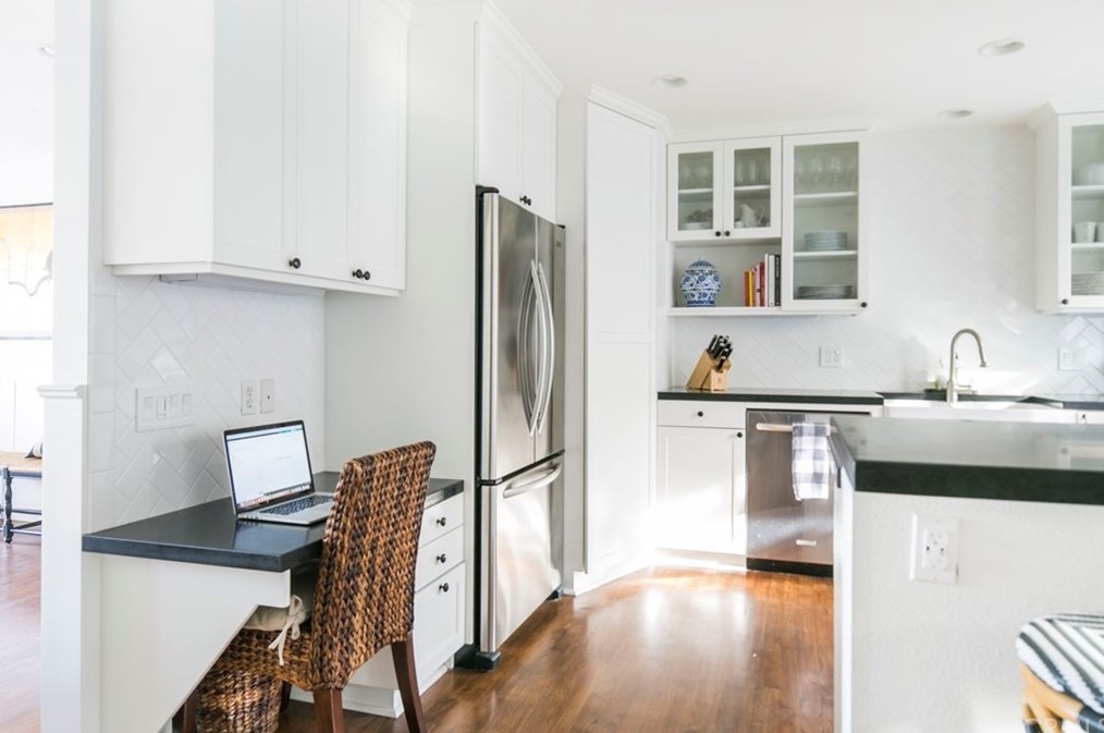 277 Rochester St, Costa Mesa CA  92627-3140 exterior
