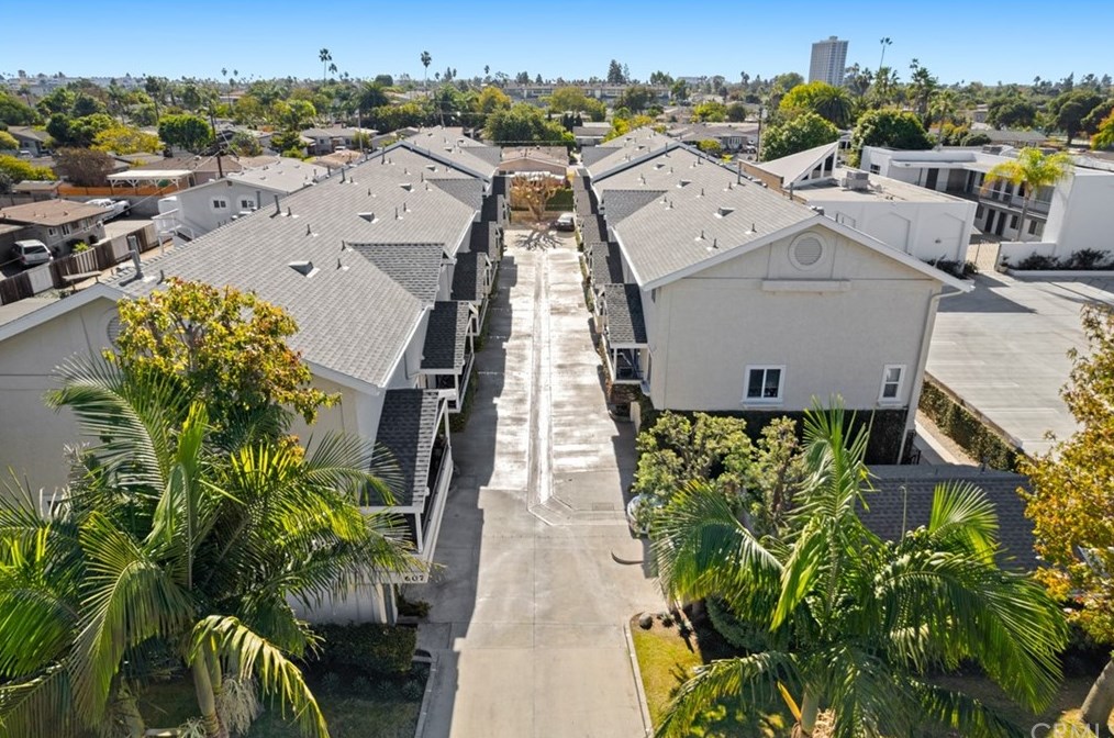607 Hamilton St, Costa Mesa CA  92627-2692 exterior
