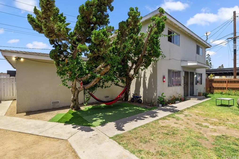 1971 Wallace Ave, Costa Mesa CA  92627-6255 exterior