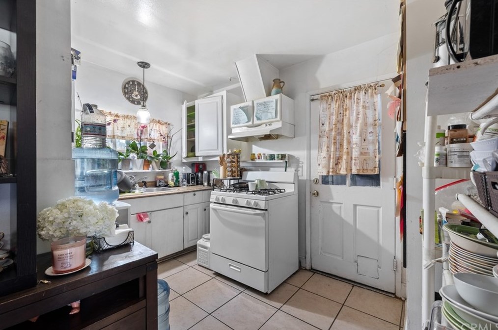 1971 Wallace Ave, Costa Mesa CA  92627-6255 exterior