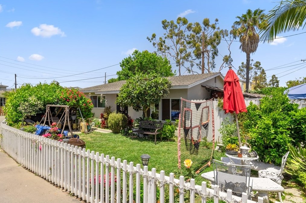 1971 Wallace Ave, Costa Mesa CA  92627-6255 exterior