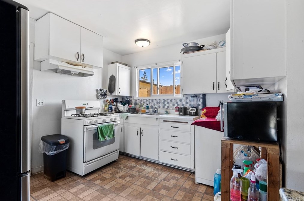 1971 Wallace Ave, Costa Mesa CA  92627-6255 exterior