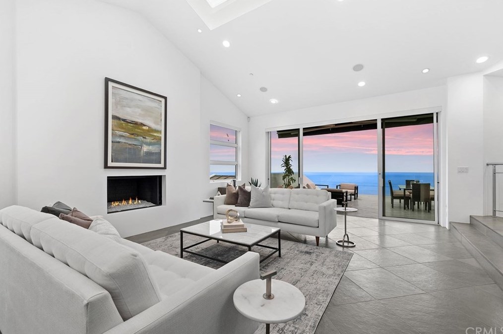 1125 Emerald Bay, Laguna Beach CA  92651-1261 exterior