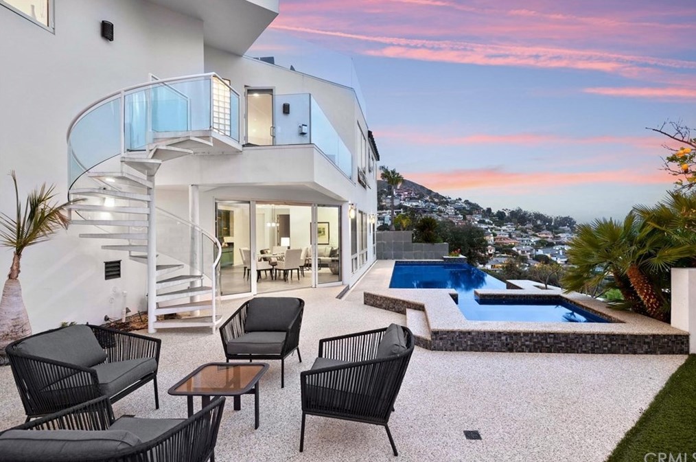 1125 Emerald Bay, Laguna Beach CA  92651-1261 exterior