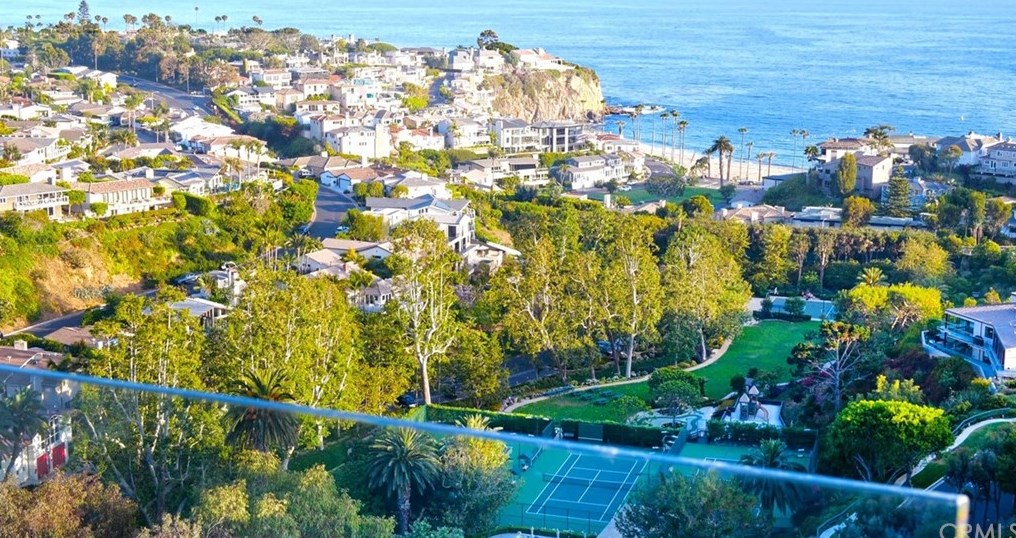 1125 Emerald Bay, Laguna Beach CA  92651-1261 exterior