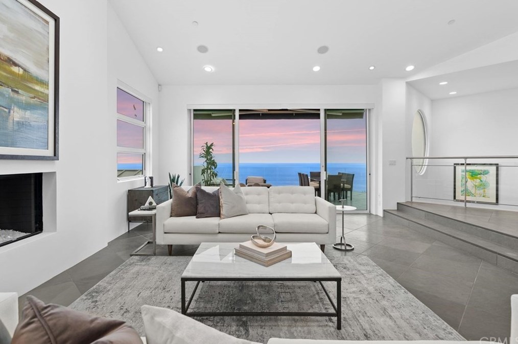 1125 Emerald Bay, Laguna Beach CA  92651-1261 exterior