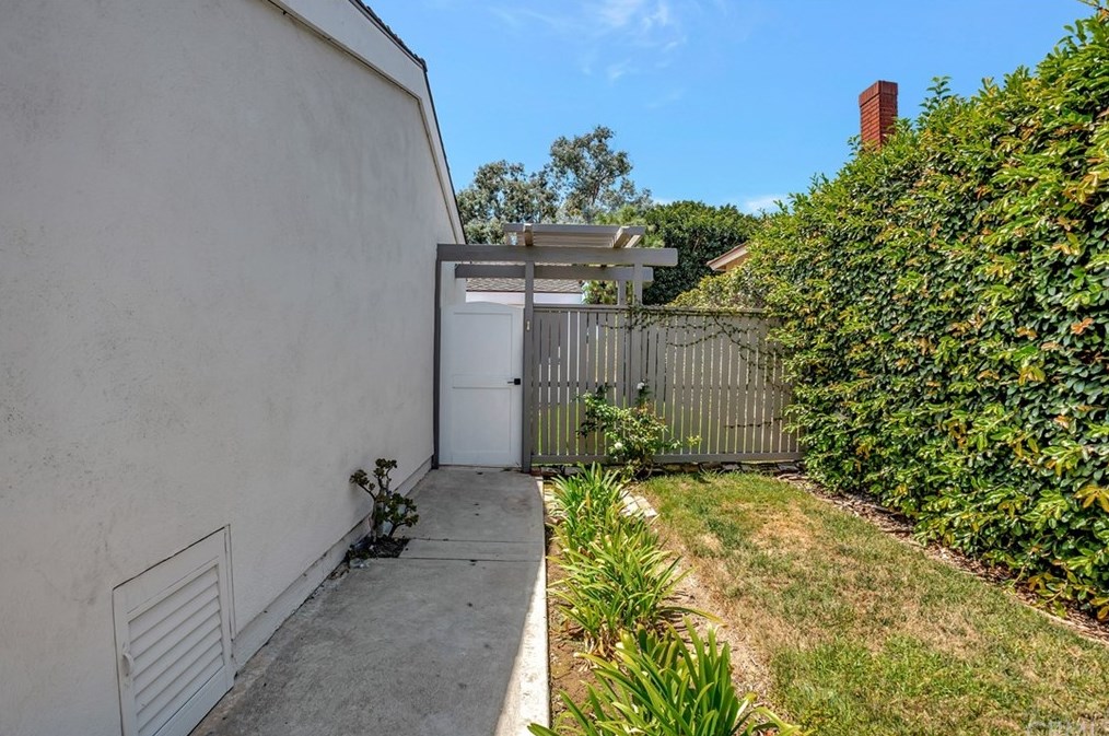 7202 Deep Harbor Dr, Huntington Beach CA  92648-3056 exterior