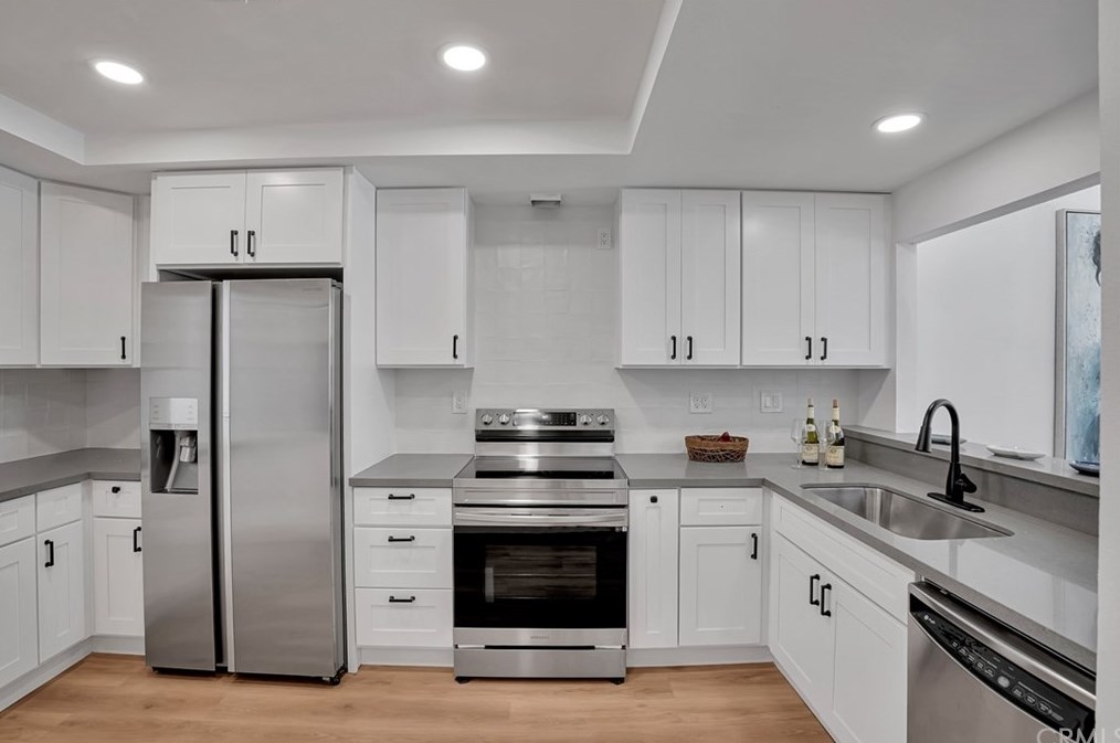 7202 Deep Harbor Dr, Huntington Beach CA  92648-3056 exterior