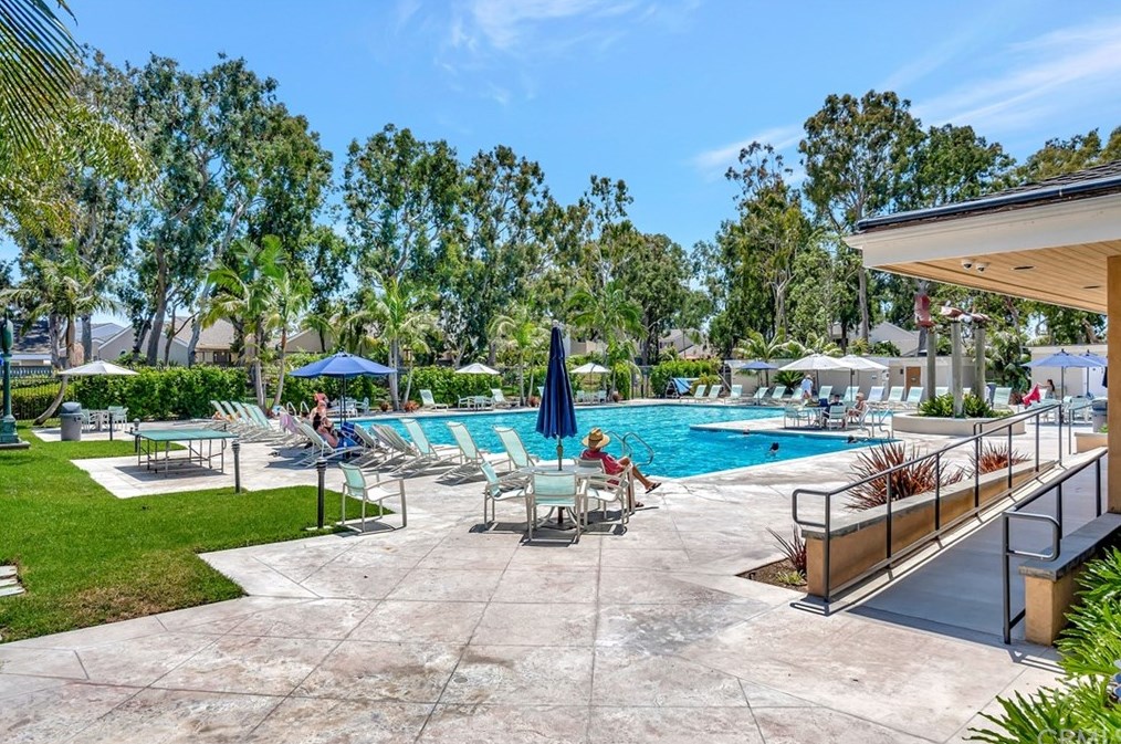 7202 Deep Harbor Dr, Huntington Beach CA  92648-3056 exterior