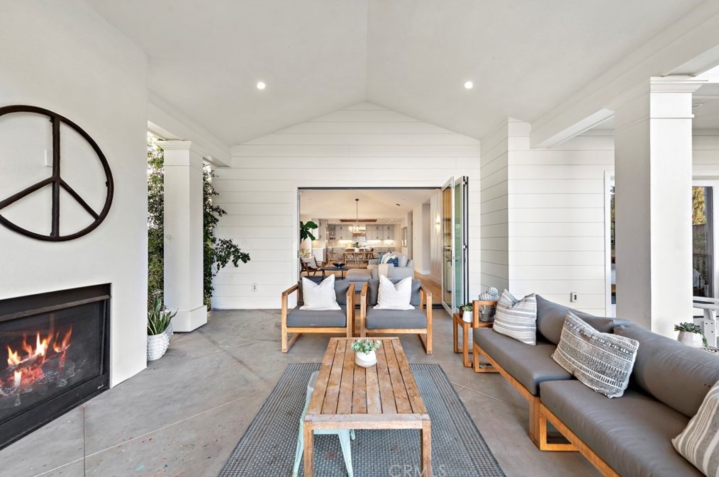 282 23rd St, Costa Mesa CA  92627-1837 exterior