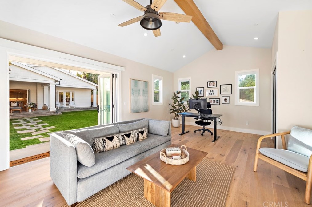 282 23rd St, Costa Mesa CA  92627-1837 exterior