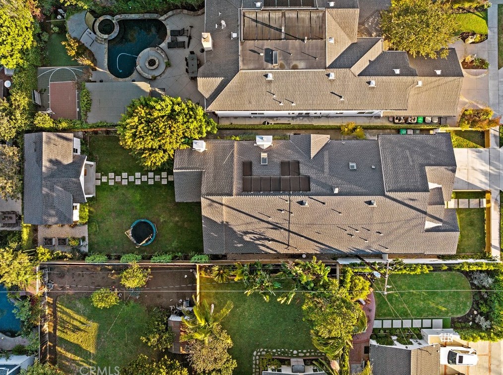 282 23rd St, Costa Mesa CA  92627-1837 exterior