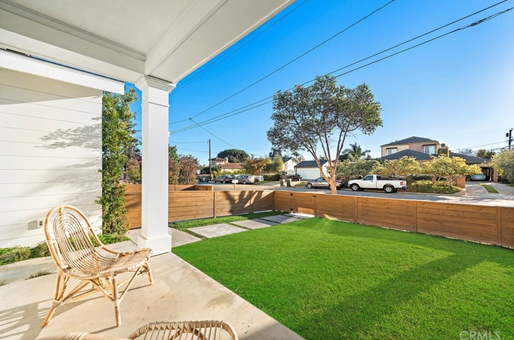 282 23rd St, Costa Mesa CA  92627-1837 exterior