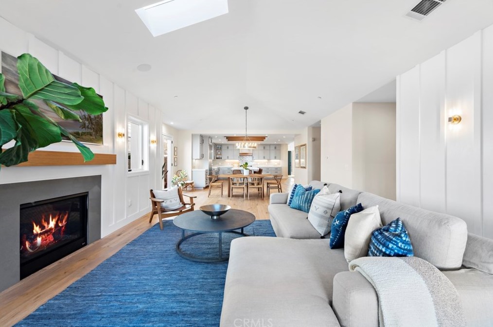 282 23rd St, Costa Mesa CA  92627-1837 exterior