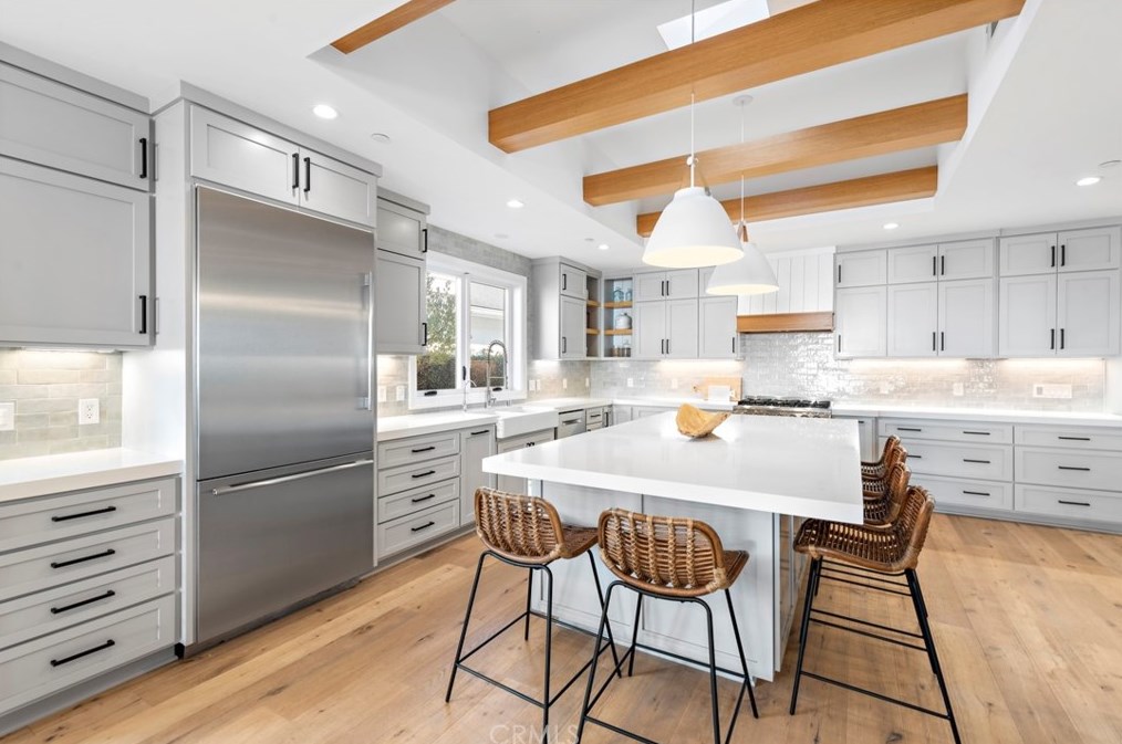 282 23rd St, Costa Mesa CA  92627-1837 exterior