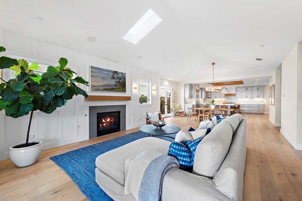 282 23rd St, Costa Mesa CA  92627-1837 exterior