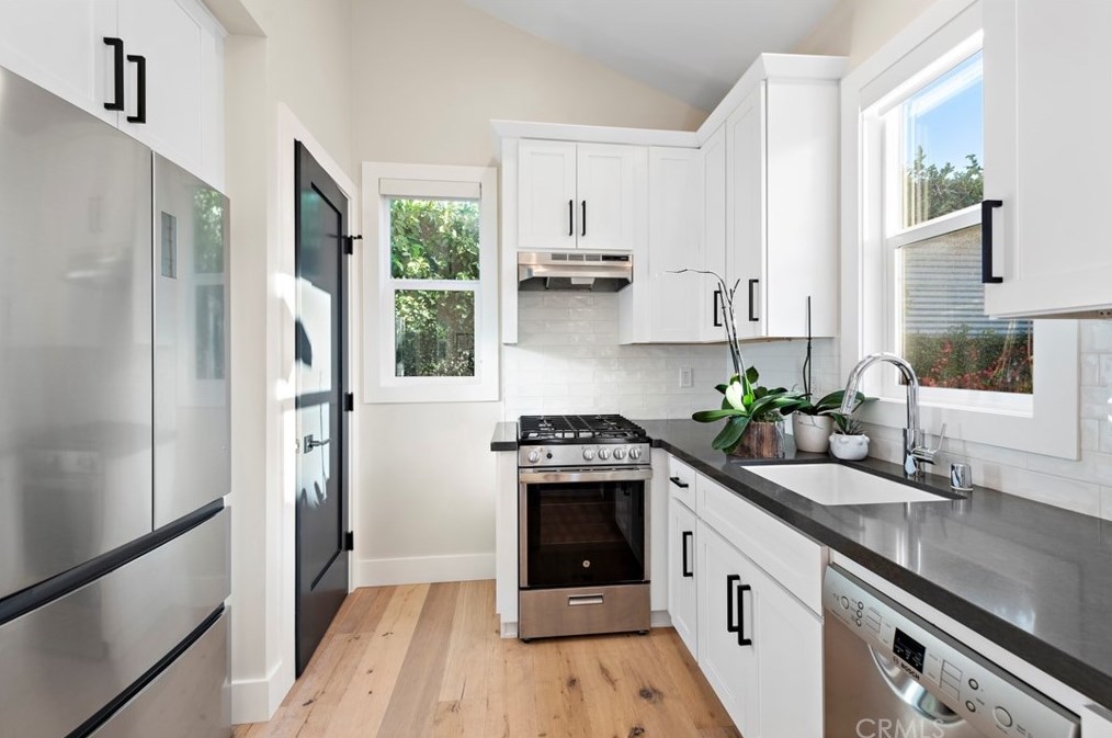 282 23rd St, Costa Mesa CA  92627-1837 exterior