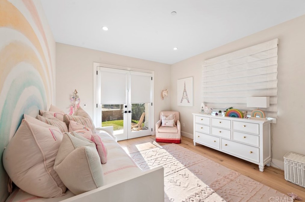 282 23rd St, Costa Mesa CA  92627-1837 exterior