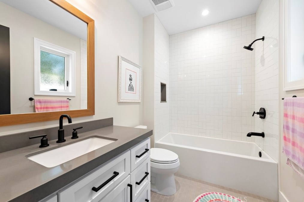 282 23rd St, Costa Mesa CA  92627-1837 exterior