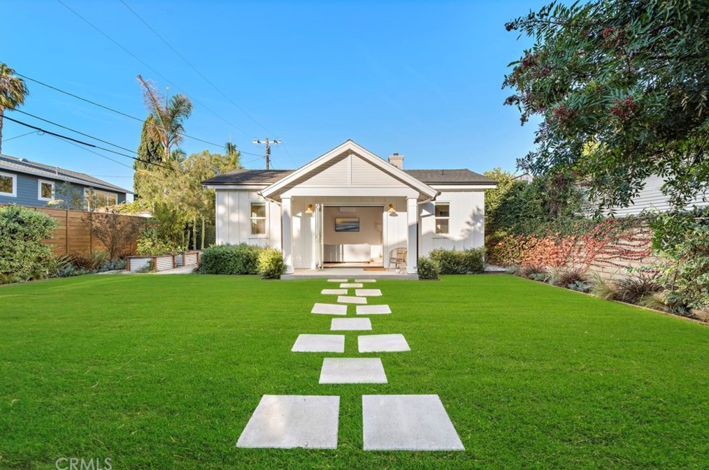 282 23rd St, Costa Mesa CA  92627-1837 exterior