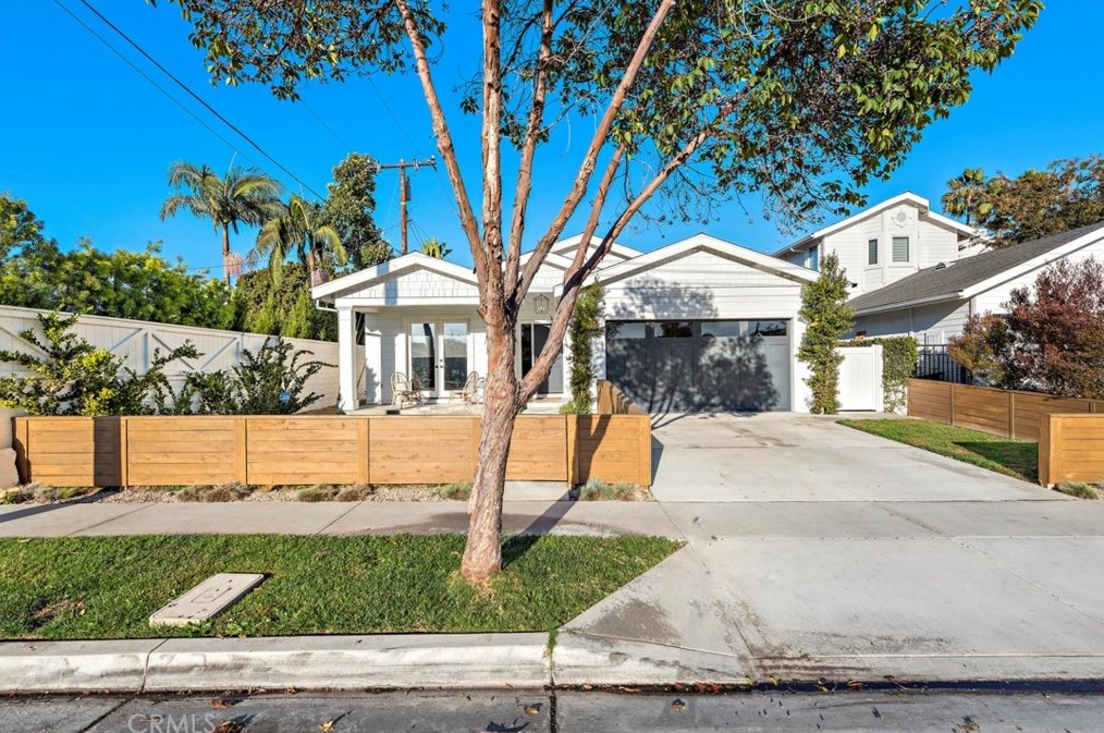 282 23rd St, Costa Mesa CA  92627-1837 exterior