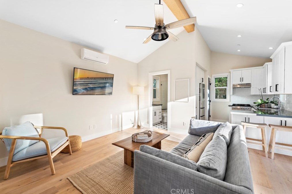 282 23rd St, Costa Mesa CA  92627-1837 exterior