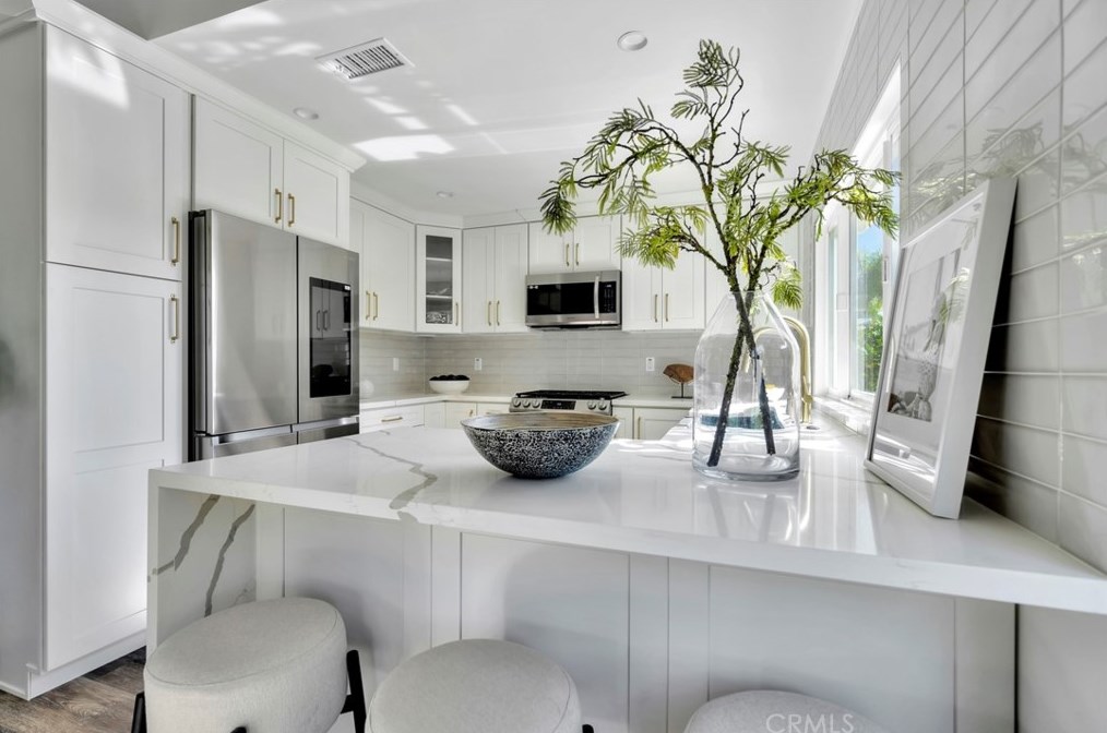 8662 Anchorage Dr, Huntington Beach CA  92646-3202 exterior