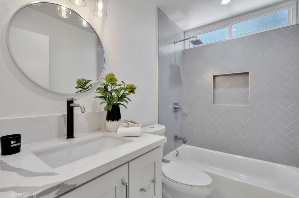 8662 Anchorage Dr, Huntington Beach CA  92646-3202 exterior