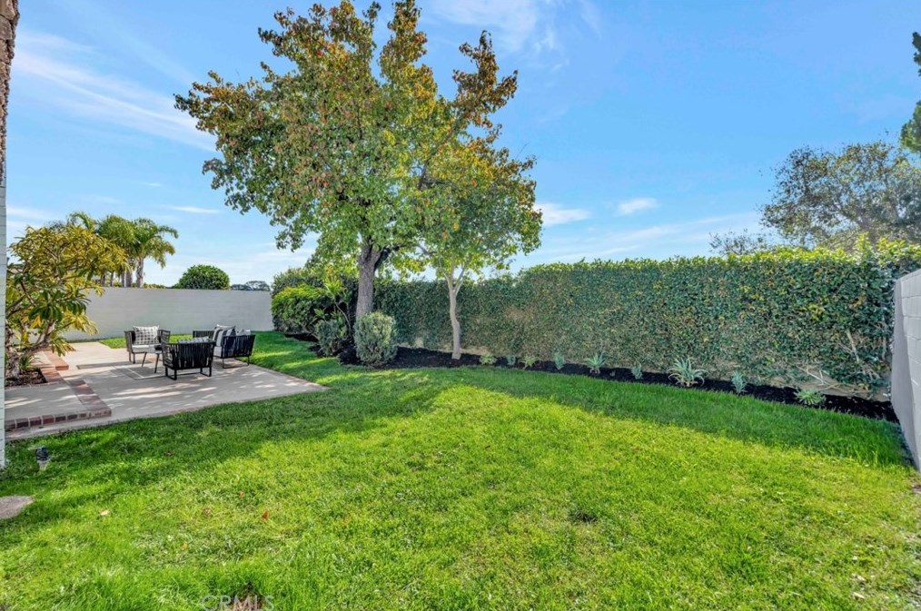 8662 Anchorage Dr, Huntington Beach CA  92646-3202 exterior