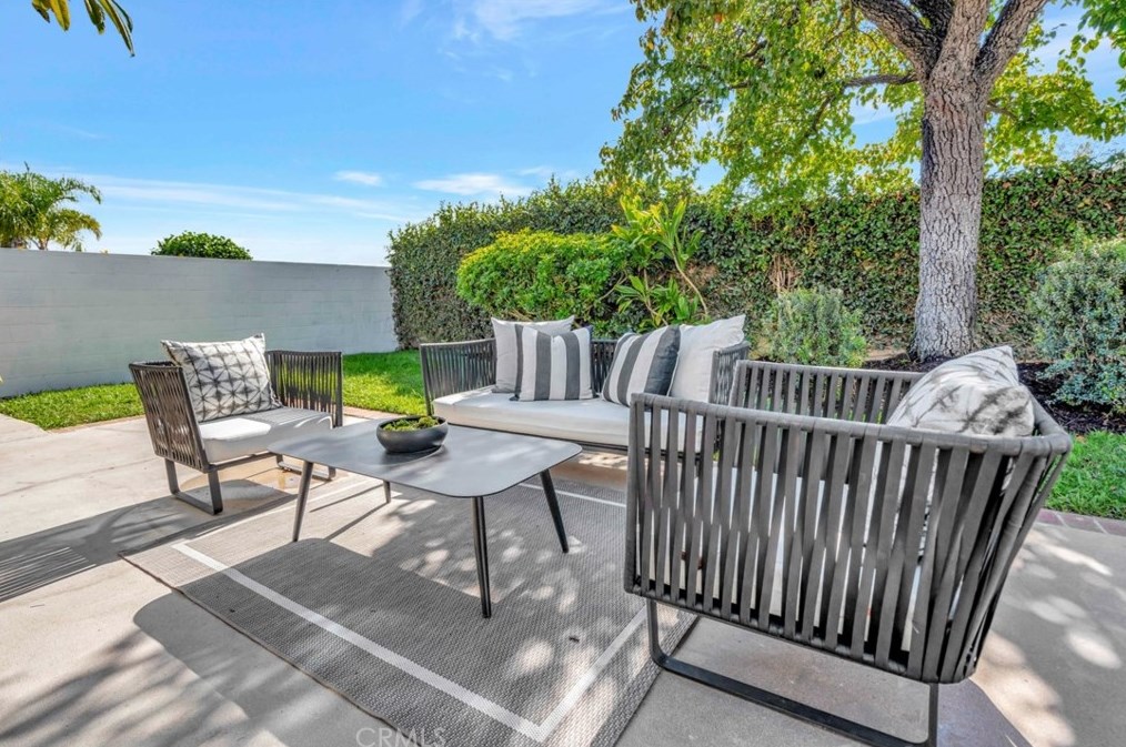 8662 Anchorage Dr, Huntington Beach CA  92646-3202 exterior