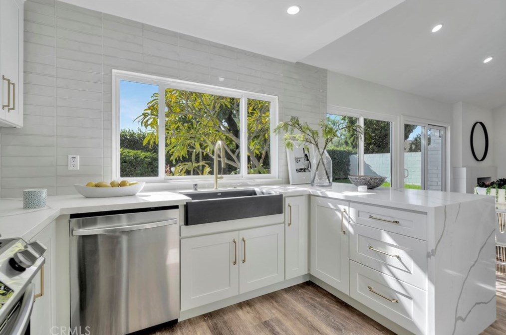 8662 Anchorage Dr, Huntington Beach CA  92646-3202 exterior