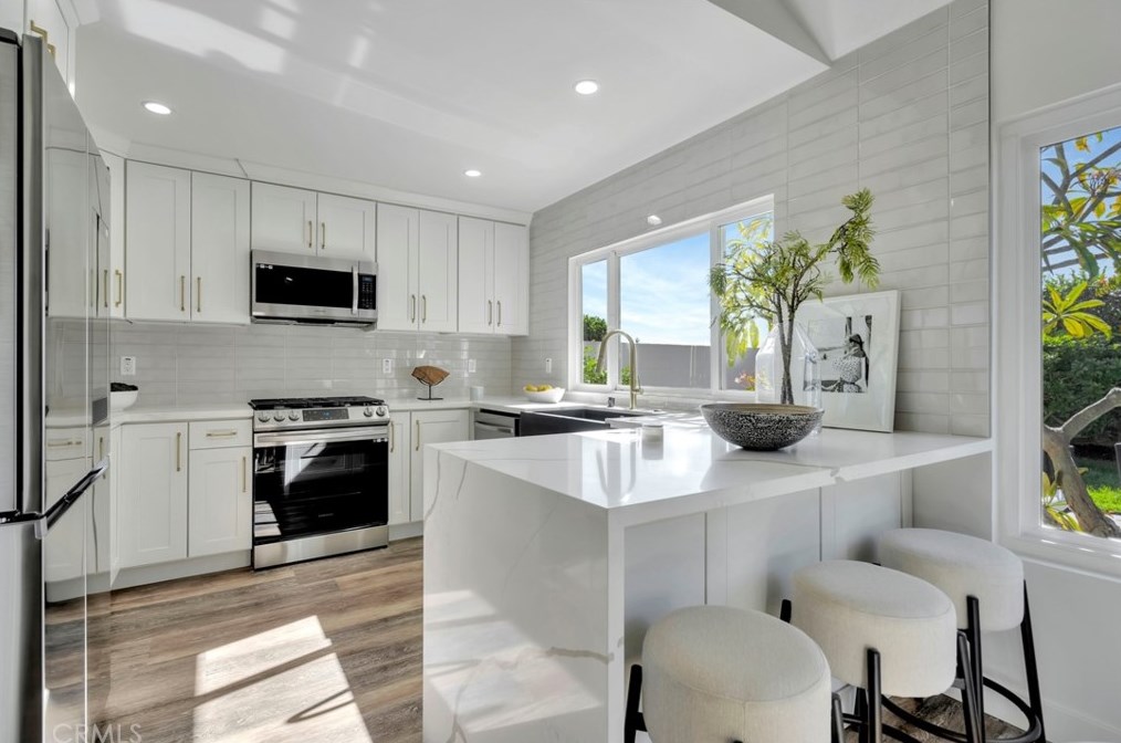 8662 Anchorage Dr, Huntington Beach CA  92646-3202 exterior