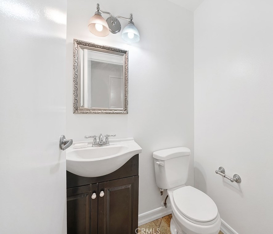 1432 Deauville Pl, Costa Mesa CA  92626-2628 exterior