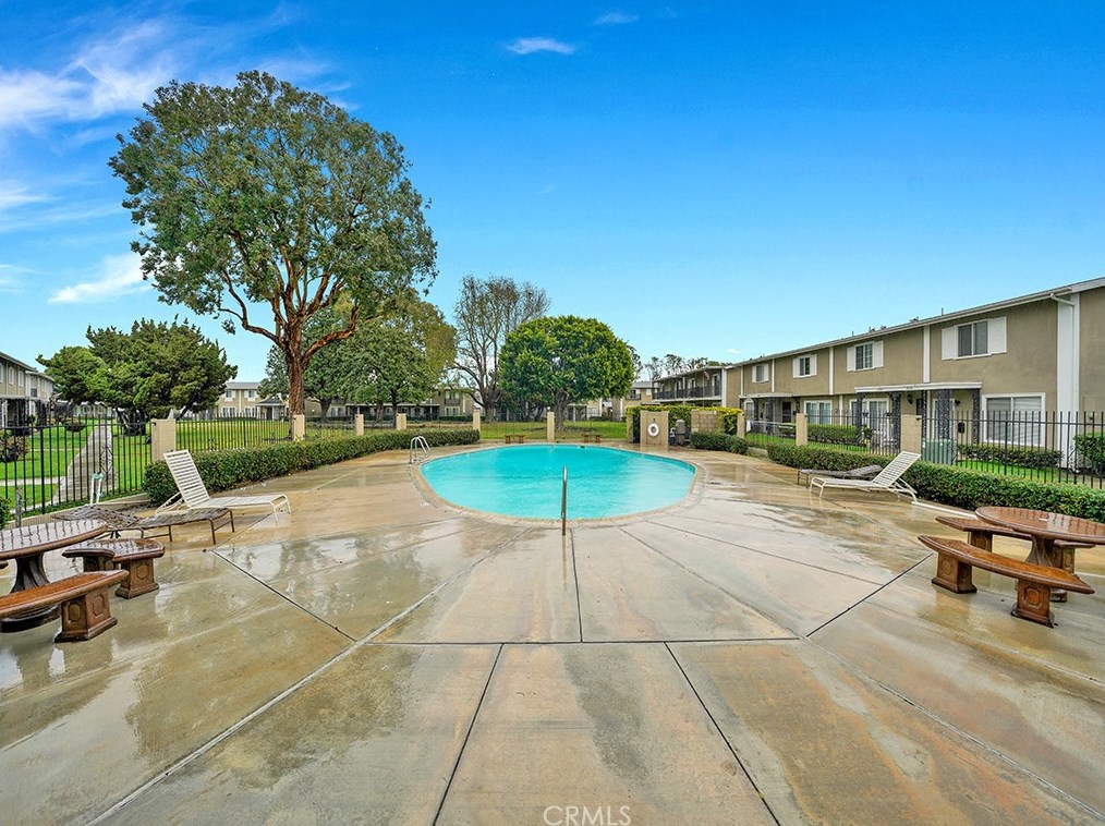 1432 Deauville Pl, Costa Mesa CA  92626-2628 exterior