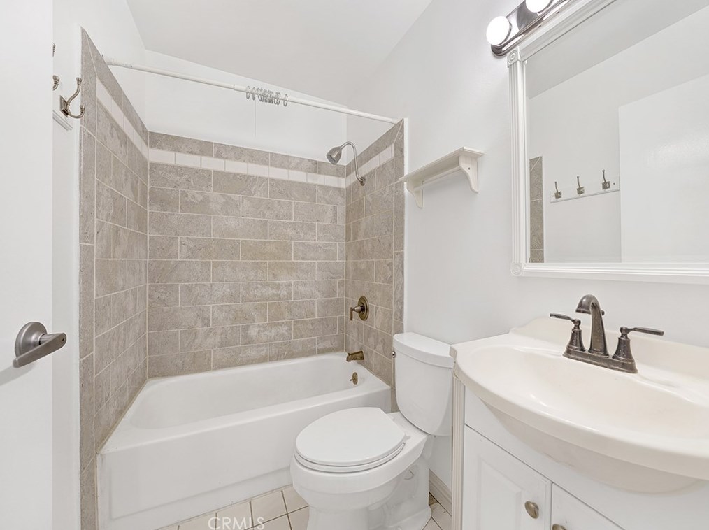 1432 Deauville Pl, Costa Mesa CA  92626-2628 exterior