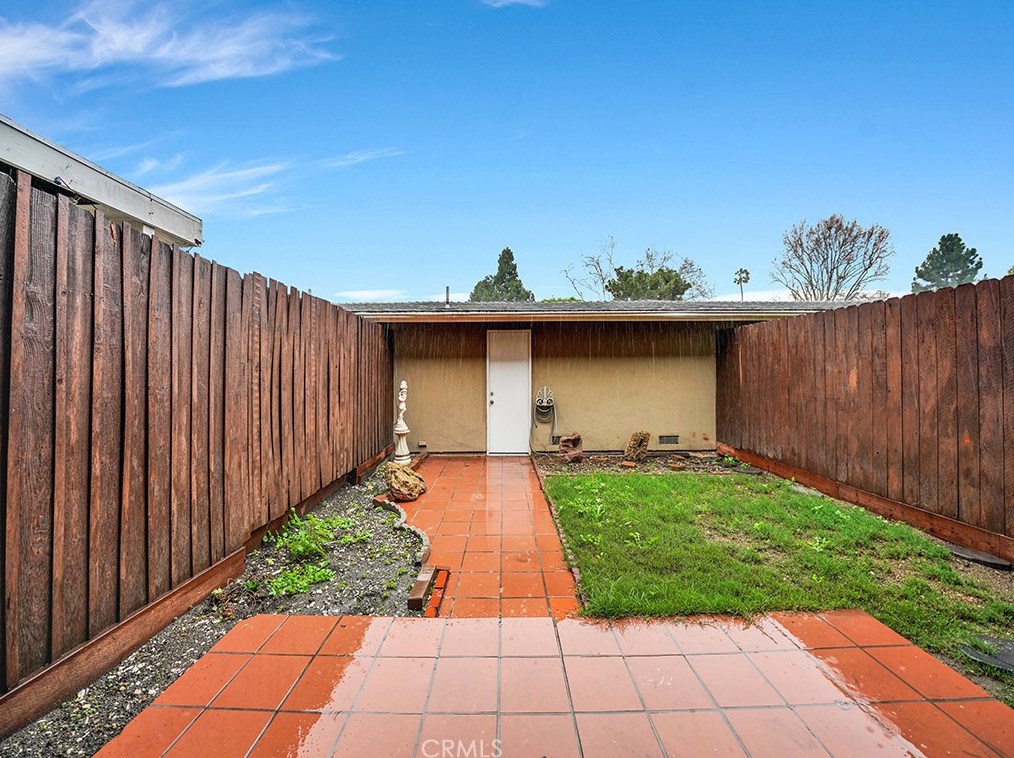 1432 Deauville Pl, Costa Mesa CA  92626-2628 exterior