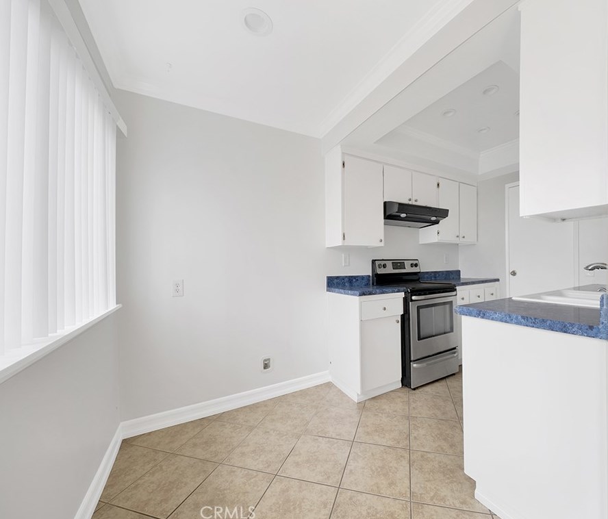 1432 Deauville Pl, Costa Mesa CA  92626-2628 exterior