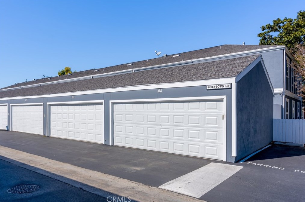 106 Yorktown Ln, Costa Mesa CA  92626-6549 exterior