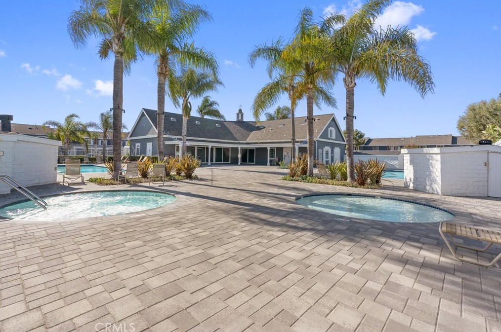 106 Yorktown Ln, Costa Mesa CA  92626-6549 exterior