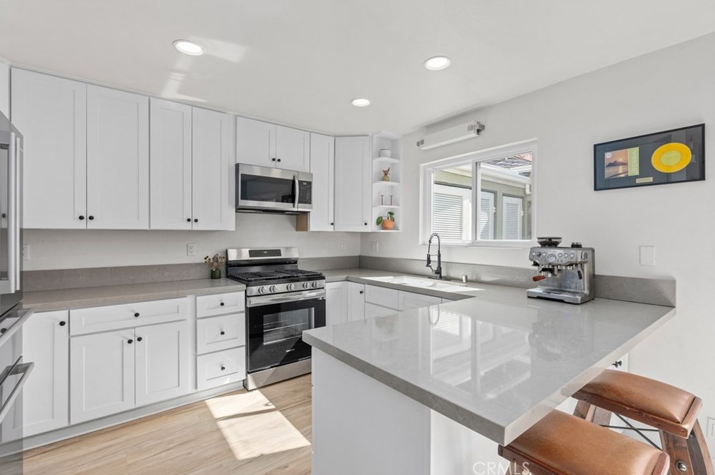 106 Yorktown Ln, Costa Mesa CA  92626-6549 exterior