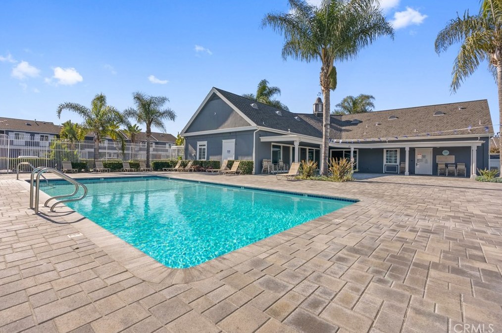 106 Yorktown Ln, Costa Mesa CA  92626-6549 exterior